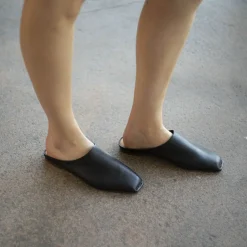 Klapki|Balagan Bayit Klapki, Czarny