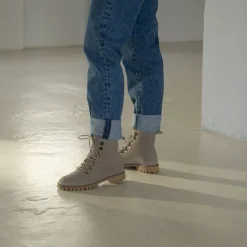 Botki|Balagan Har Botki, Szary Welur