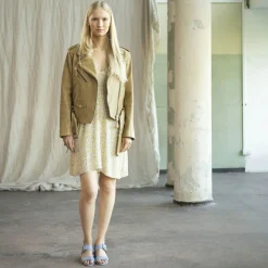 Sandaly|Balagan Rehava Sandaly, Dzinsowy Blekit