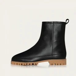 Botki|Balagan Saviv Botki, Czarny