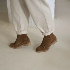 Botki|Balagan Saviv Botki, Rudy Welur