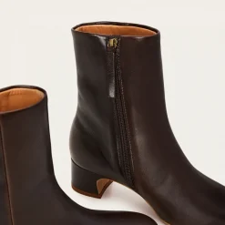 Botki|Balagan Stav Botki, Ciemny Braz