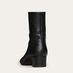 Botki|Balagan Stav Botki, Czarny