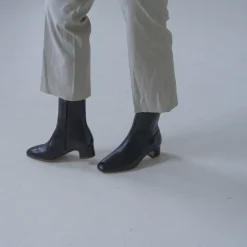 Botki|Balagan Stav Botki, Mahoniowy