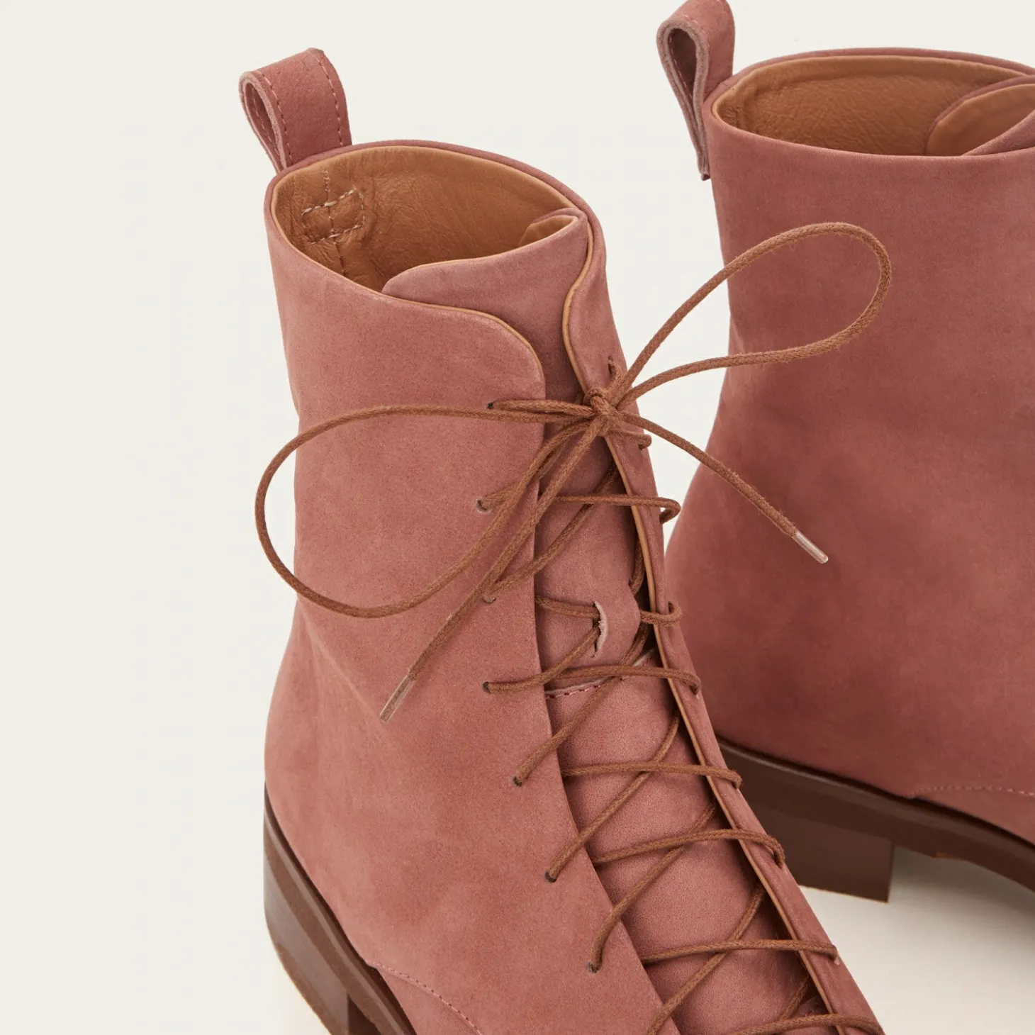 Botki|Balagan Tzava Botki, Brudny Roz Nubuk