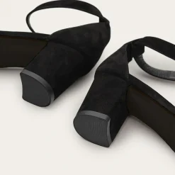 Sandaly|Balagan Ulam Sandaly, Czarny Zamsz